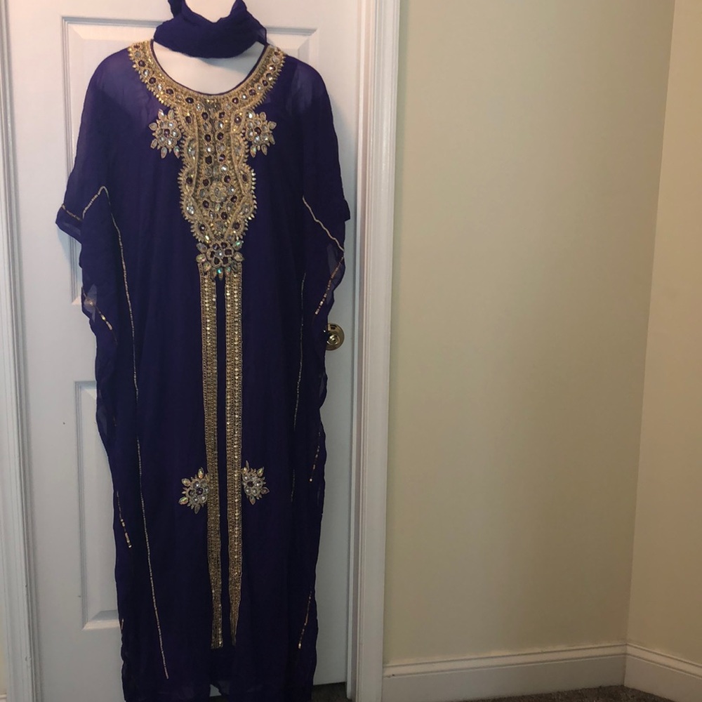 Preowned 3pc purple abaya. Abaya, inner & scarf se